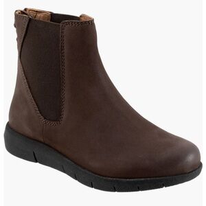 NWOB SoftWalk Albany Chelsea Boot 9 Wide Brown